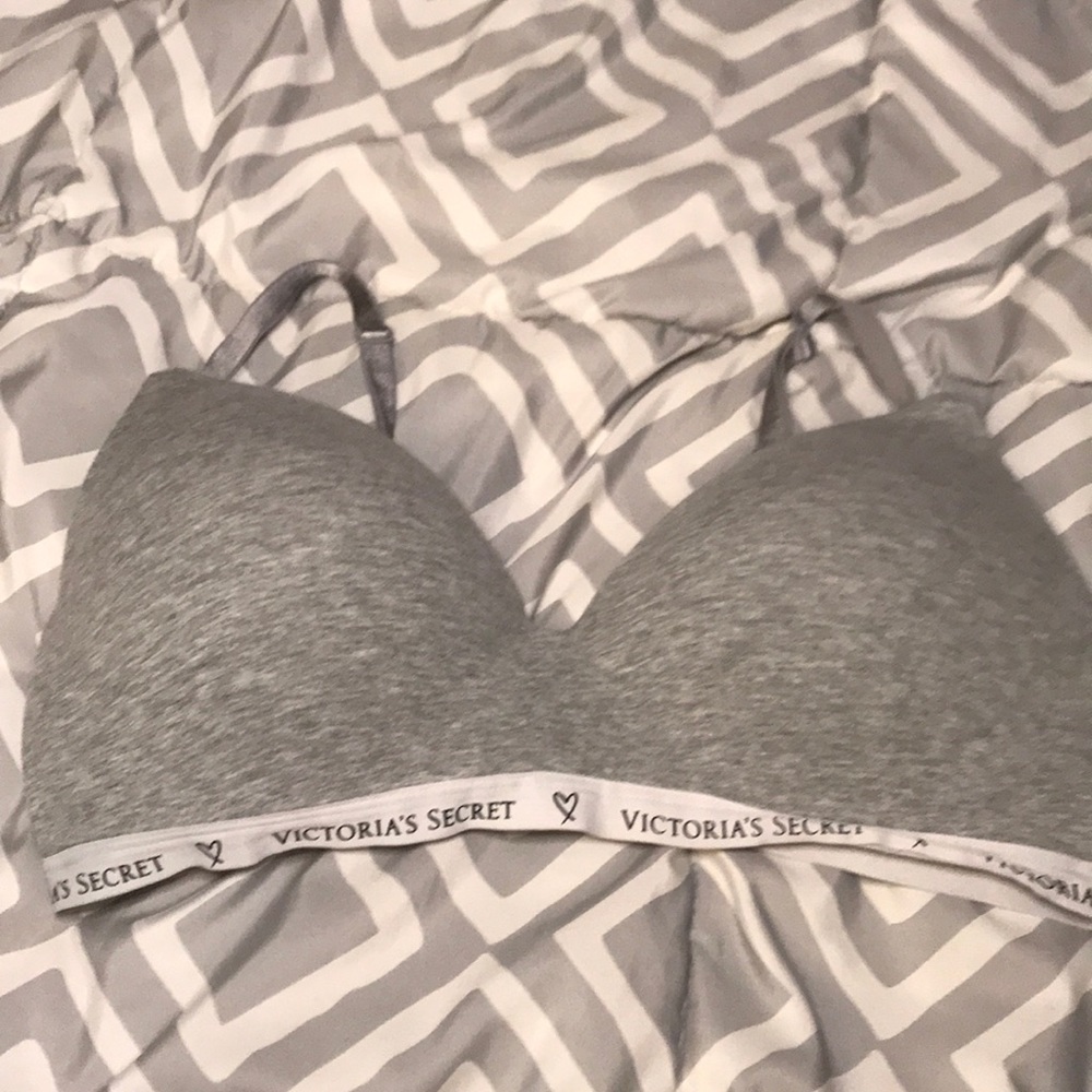Victoria’s Secret lightly lined t-shirt bra